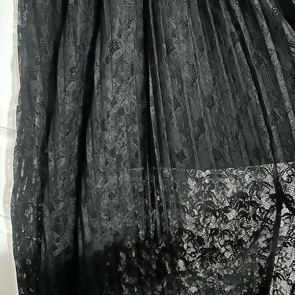 Elegant Black Lace Top - Picture 4 of 11
